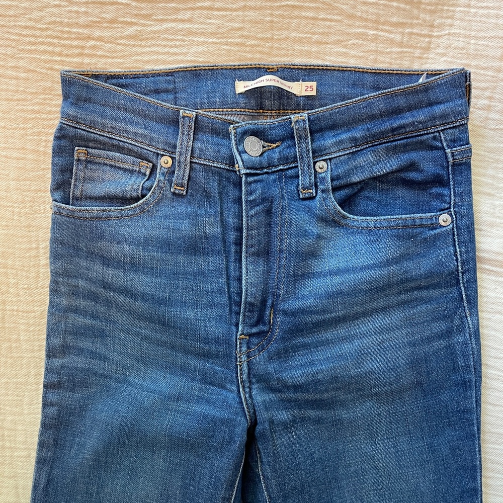 Levi’s Mile High Super Skinny - Light Blue Denim